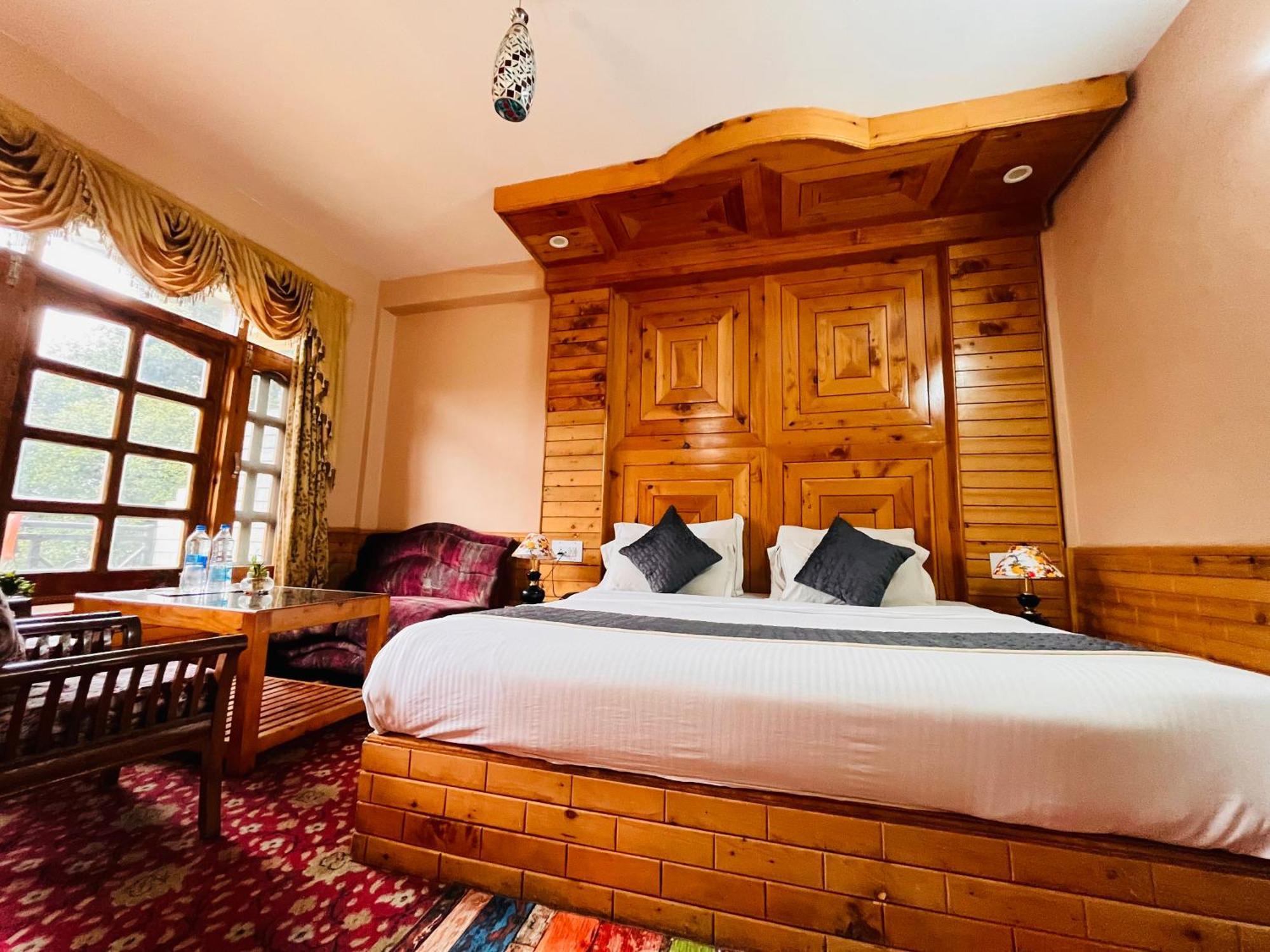 Snow Clad Riverview Hotel & Resort, Manali Exterior photo